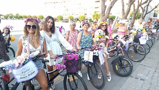 'Süslü Kadınlar' bisiklet turu coşkusu
