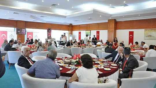 Muğla Valisi Akbıyık gaziler ile bir araya geldi