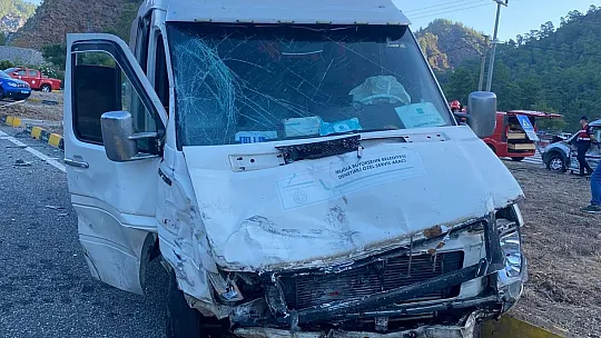 Ticari Araç İle Personel Servisi Çarpıştı: 1 Ölü 7 Yaralı