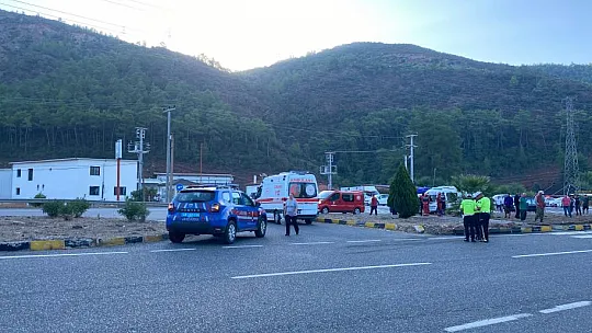 Ticari Araç İle Personel Servisi Çarpıştı: 1 Ölü 7 Yaralı