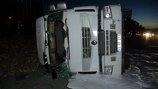 Burdur Fethiye Yolunda Tır Devrildi