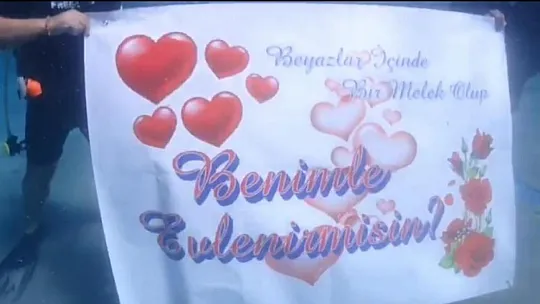 Denizin altında evlenme teklifi
