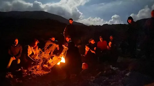 15 düzensiz göçmeni kurtardı