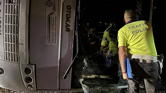 Park halindeki midibüs şarampole yuvarlandı