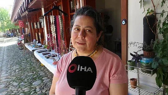 Ev hanımları kendi ürünlerin satışını yapıyor