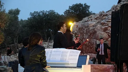 Amos Antik Kenti'nde  Cumhuriyet'in 100. yılına özel konser