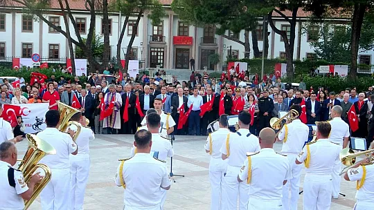 Kutlamalar kortej yürüyüşü ile başladı