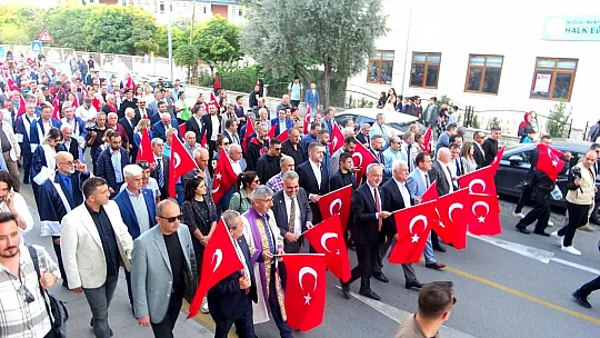 Kutlamalar kortej yürüyüşü ile başladı