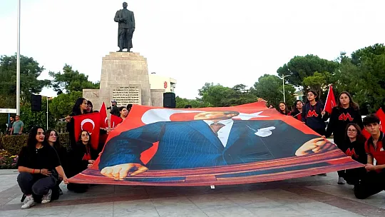 Kutlamalar kortej yürüyüşü ile başladı