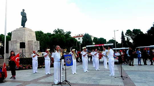 Kutlamalar kortej yürüyüşü ile başladı