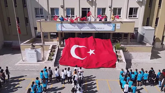 Öğrencilerden 100. Yıl Koreografisi
