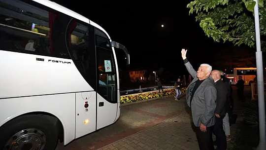 Cumhuriyet kadınları Anıtkabir'de