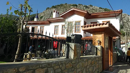 Başkan Gürün dede evini Belediye'ye bağışladı