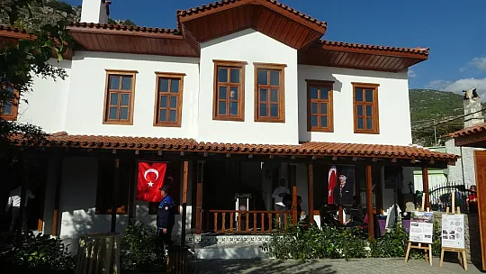 Başkan Gürün dede evini Belediye'ye bağışladı