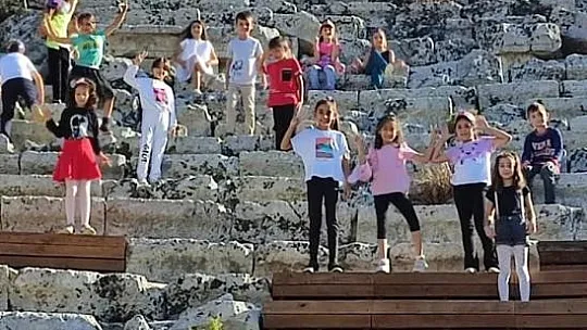 Minikler Kaunos'u gezdi