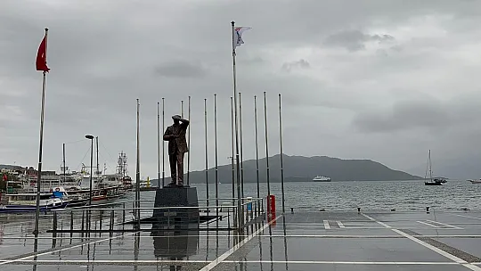 Marmaris'te sağanak yağış etkili oluyor