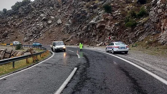 Marmaris'te sağanak yağış etkili oluyor
