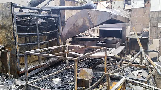 Yangın restoranı küle döndürdü