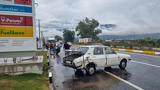 Kaza böyle geldi, araçlar yolda metrelerce kaydı