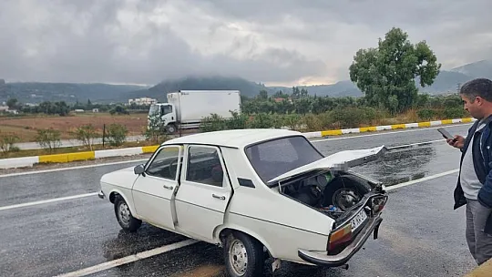 Kaza böyle geldi, araçlar yolda metrelerce kaydı