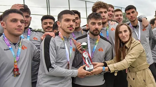 Gençler, Muğla'dan kupayla döndü