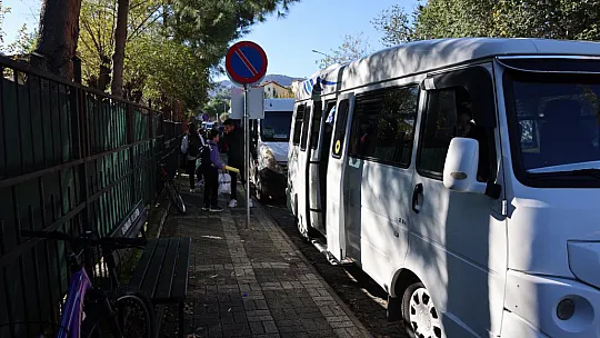 Özel araçlar servis şoförlerini zora sokuyor