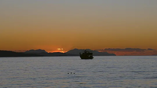 Güneşin batışı tablo gibi görüntüye sahne oldu