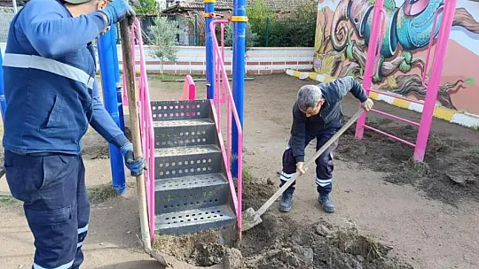 Yol ve parkların bakım onarım çalışmaları sürüyor