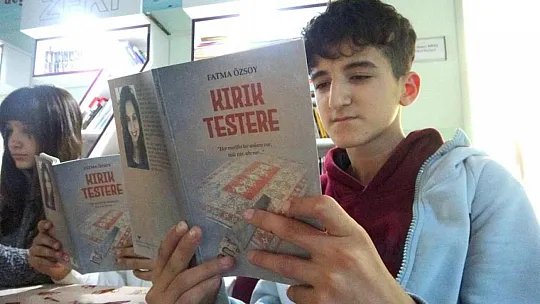 Kitabıyla öğrencilerine örnek oldu