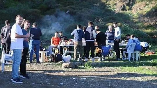 Fethiye'de öğrenciler piknikte bir araya geldi
