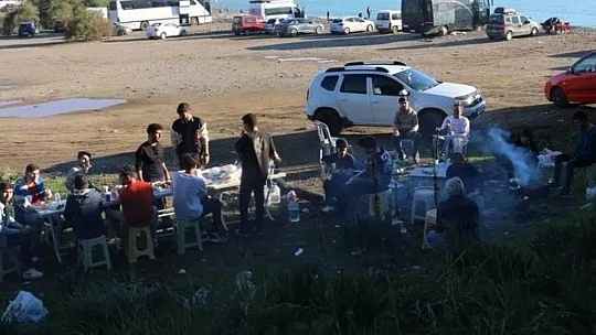 Fethiye'de öğrenciler piknikte bir araya geldi