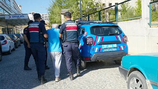 Uyuşturucu bağımlısı oğlunu bıçaklayarak öldürdü