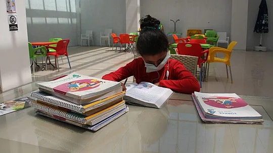 Hastane, Yörük kızı Cennet'in okulu oldu