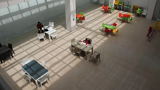 Hastane, Yörük kızı Cennet'in okulu oldu