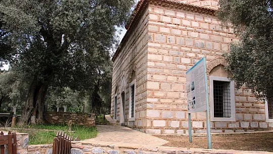 Buharalı Şeyh Bedreddin'in türbesi ziyaretçi akınına uğruyor