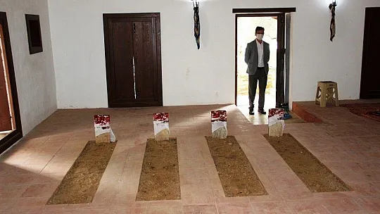 Buharalı Şeyh Bedreddin'in türbesi ziyaretçi akınına uğruyor