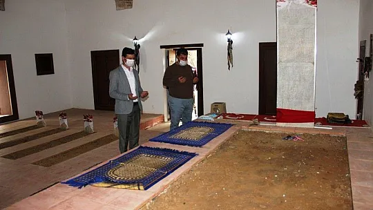 Buharalı Şeyh Bedreddin'in türbesi ziyaretçi akınına uğruyor