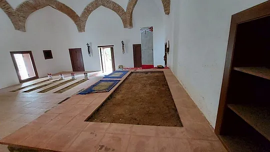 Buharalı Şeyh Bedreddin'in türbesi ziyaretçi akınına uğruyor