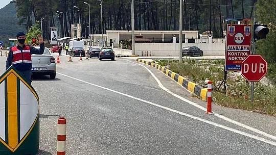 Tam kapanma öncesi Marmaris'e girişte denetimler sıkılaştı