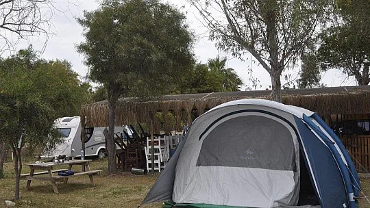 Marmaris'te tam kapanma öncesi çadır ve kamp alanları dolmaya başladı