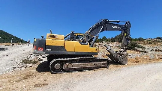 Tarihi kalıntılara aldırış etmeden yol açtılar