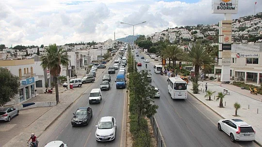 Bodrum'da trafik çilesi erken başladı