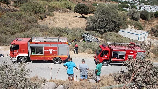 Dereye devrilen otomobildeki kadın yaşamını yitirdi