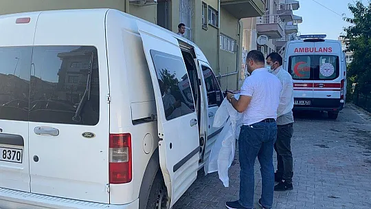 Yemek masasında tartıştığı annesini bıçaklayarak öldürdü