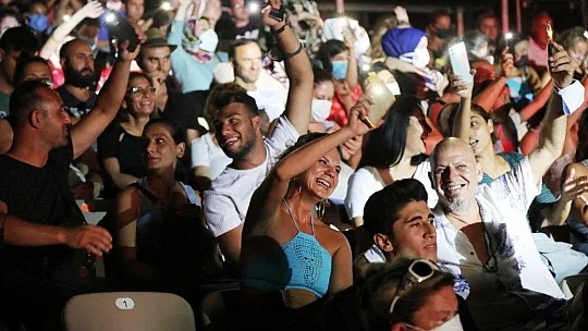 Bodrum Kale konserlerinde adım atacak yer kalmadı