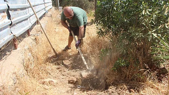 Mahalleli zehirlenen canlar için ayağa kalktı