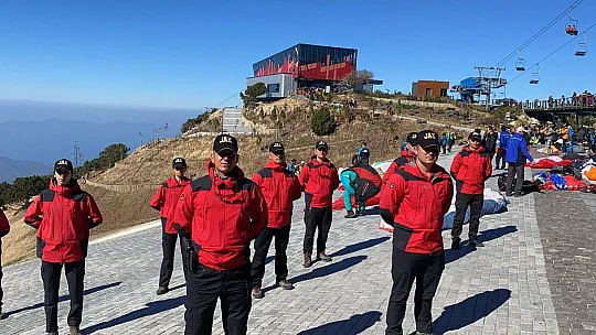 Jandarma hava oyunlarındaki kazalara anında müdahale ediyor