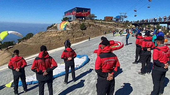 Jandarma hava oyunlarındaki kazalara anında müdahale ediyor