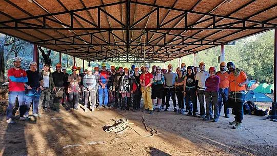 Dağcılar yaz dağcılık temel eğitimi kampına katıldı