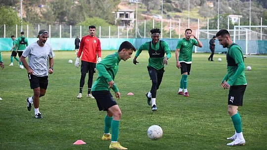 Play-off virajında deplasmanda ter dökecek